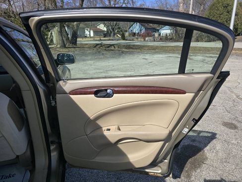 Used 2006 Buick Lucerne CX FWD image 16
