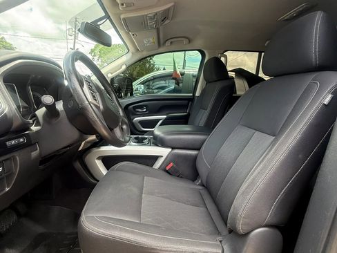 Used 2018 Nissan Titan SV w/ SV Convenience Package AWD/4WD image 15