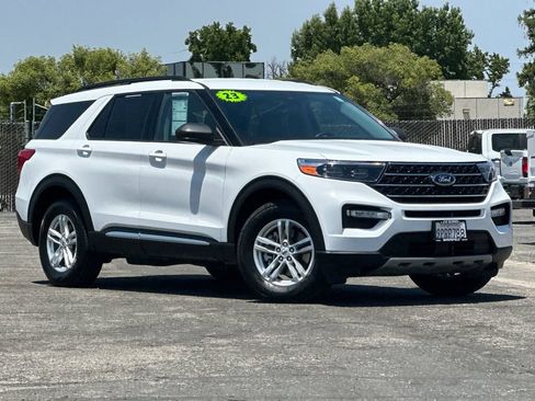 Certified 2023 Ford Explorer XLT w/ Equipment Group 202A AWD/4WD image 1