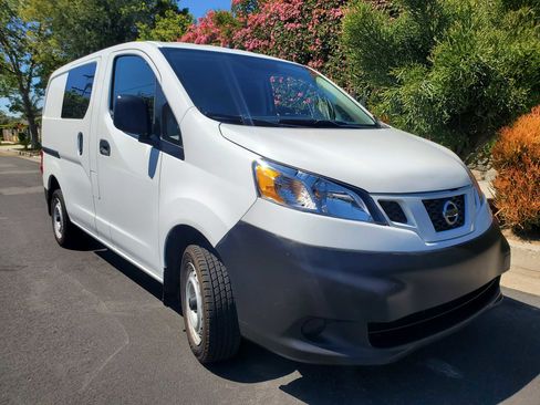 Used 2018 Nissan NV200 S image 2