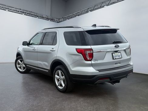 Used 2019 Ford Explorer XLT image 3