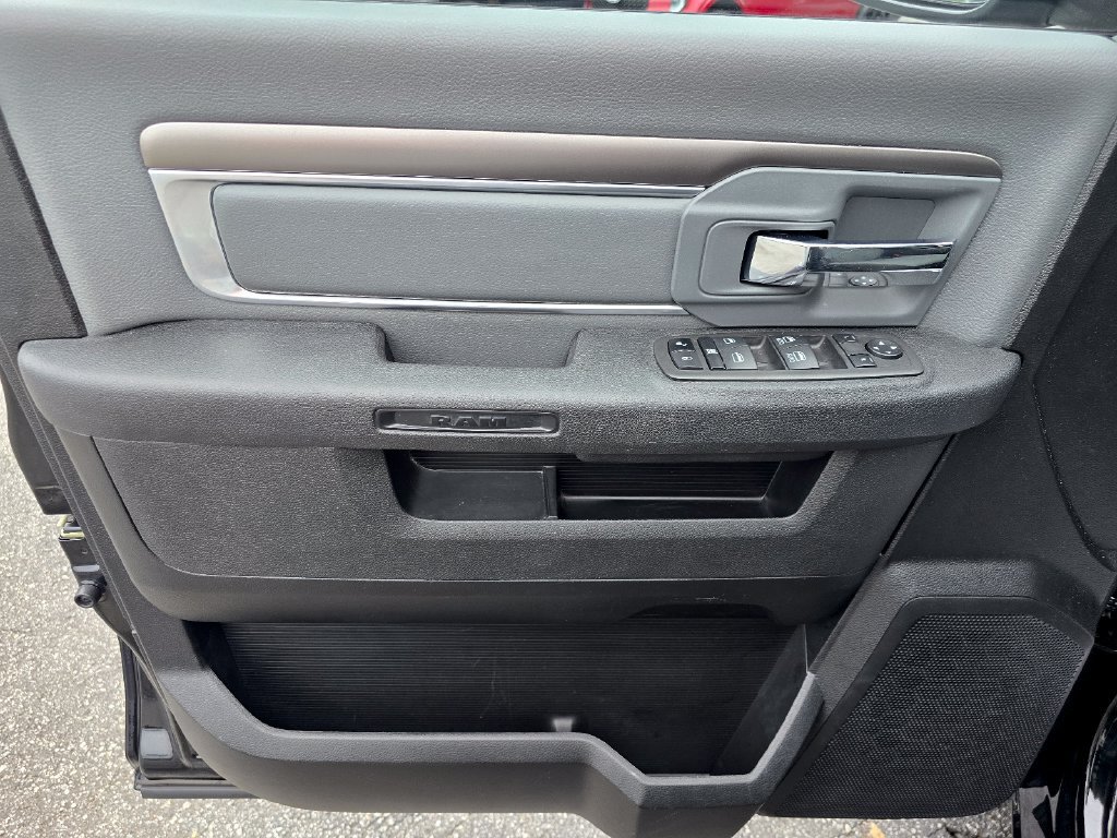 Used 2024 RAM 1500 Classic SLT AWD/4WD image 8