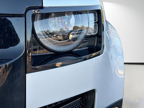 Used 2023 Land Rover Defender 110 X image 9