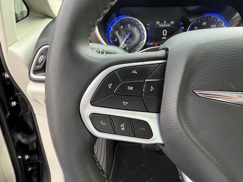 Used 2023 Chrysler Voyager LX image 28