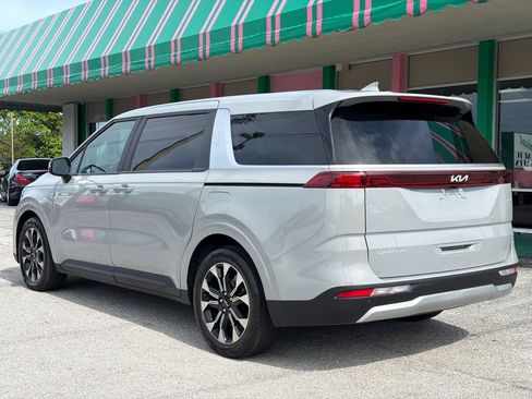 Used 2024 Kia Carnival EX FWD image 3