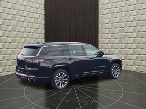 Used 2021 Jeep Grand Cherokee L Overland w/ Luxury Tech Group IV AWD/4WD image 5