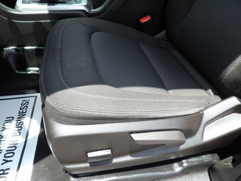 Used 2022 Chevrolet Colorado LT w/ Fleet Safety Package image 18