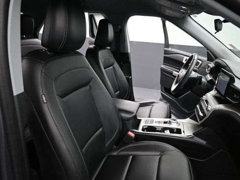 Used 2023 Ford Explorer XLT w/ Equipment Group 202A image 18