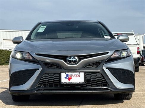 Used 2023 Toyota Camry SE image 3