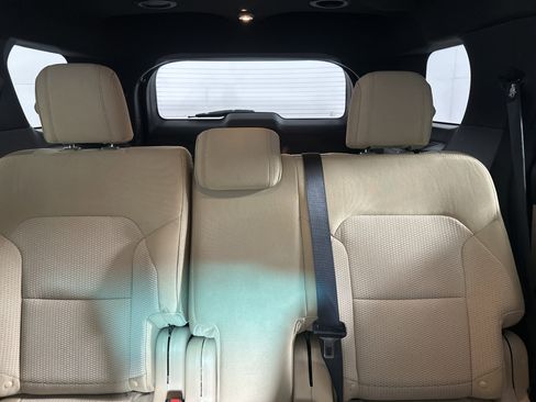 Used 2016 Ford Explorer XLT w/ Equipment Group 201A image 22