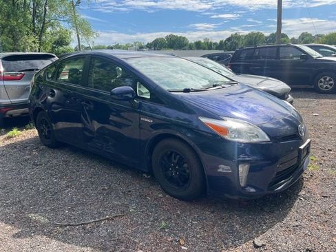 Used 2013 Toyota Prius Four w/ Deluxe Solar Roof Pkg FWD image 3