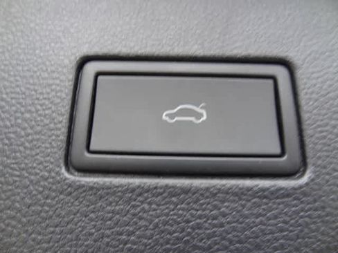 Used 2024 Volkswagen Atlas SE AWD/4WD image 14