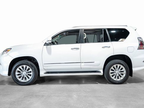 Used 2017 Lexus GX 460 Premium w/ Premium Package image 24