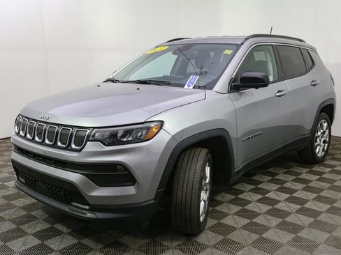 Used 2022 Jeep Compass Latitude AWD/4WD image 5