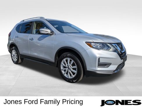 Used 2020 Nissan Rogue SV image 3