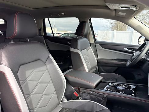Used 2026 Volkswagen Atlas Peak Edition AWD/4WD image 34