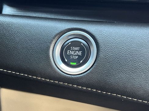 Used 2024 Cadillac Escalade Premium Luxury AWD/4WD image 38