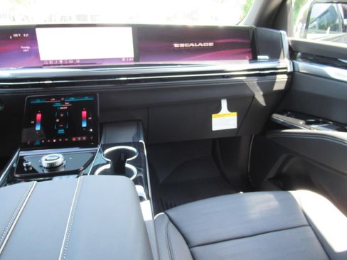 New 2026 Cadillac Escalade Sport w/ Touring Package AWD/4WD image 13