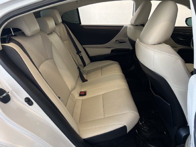 Used 2024 Lexus ES 300h w/ Premium Package FWD image 41