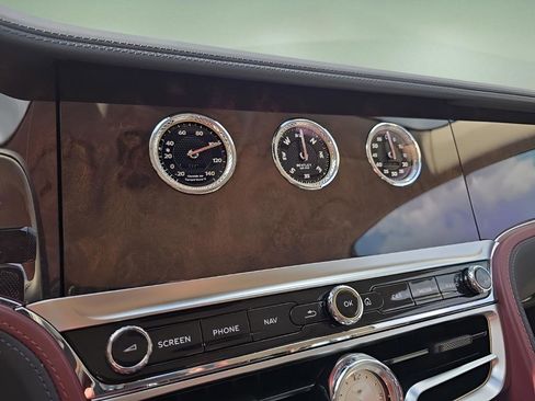 New 2025 Bentley Flying Spur Plug-In Hybrid image 25