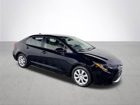 Used 2024 Toyota Corolla LE image 4
