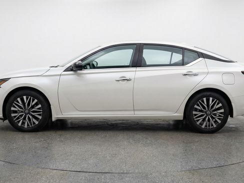 Used 2025 Nissan Altima 2.5 SV image 5