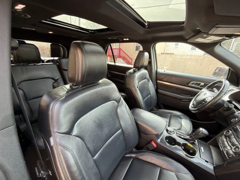 Used 2018 Ford Explorer XLT w/ Equipment Group 202A image 33