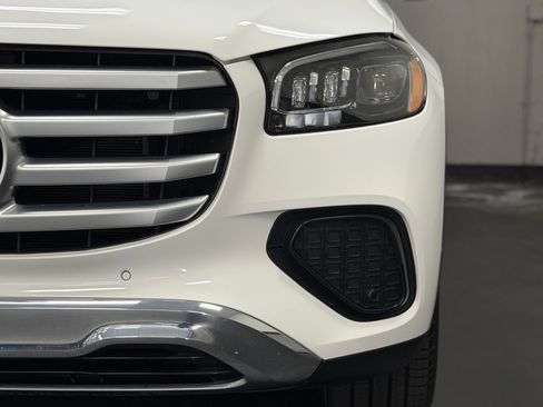 Used 2024 Mercedes-Benz GLS 450 4MATIC image 8