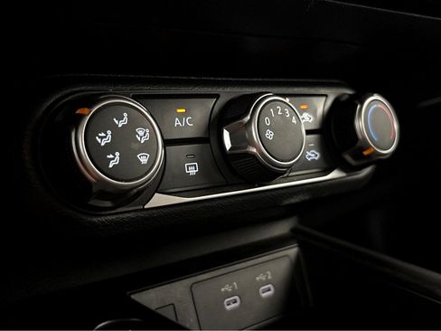 Used 2025 Nissan Kicks SV FWD image 10
