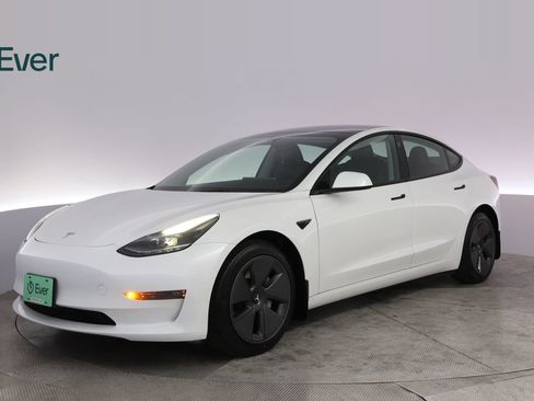 Used 2023 Tesla Model 3 Standard Range RWD image 2