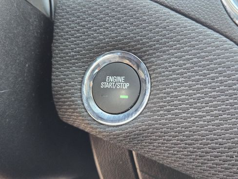 Used 2019 Chevrolet Cruze LT w/ Convenience Package FWD image 10