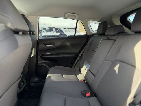 Used 2023 Toyota Venza LE image 6