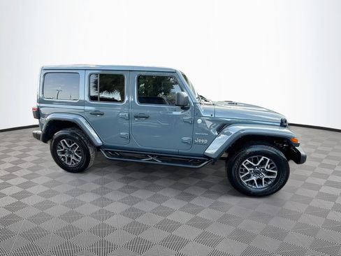 Used 2024 Jeep Wrangler Unlimited Sahara w/ Technology Group AWD/4WD image 5