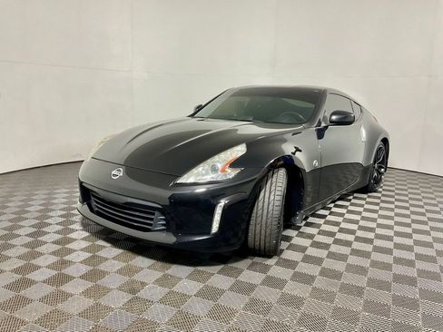 Used 2014 Nissan 370Z Coupe RWD image 2