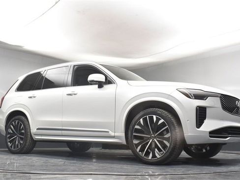 Used 2025 Volvo XC90 B5 Plus w/ Protection Package Premier image 30