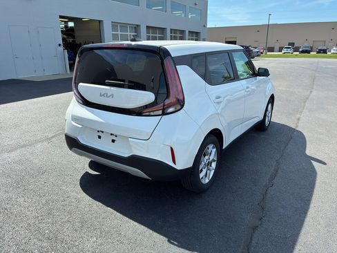 Used 2025 Kia Soul LX w/ LX Technology Package FWD image 10