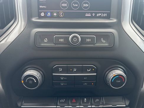 Used 2022 Chevrolet Silverado 2500 Custom w/ Custom Convenience Package image 4