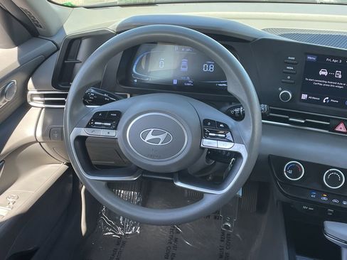 Used 2024 Hyundai Elantra SE image 15