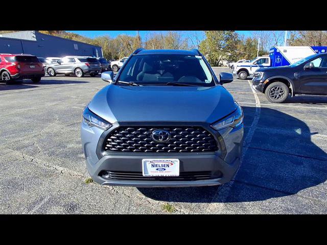Used 2023 Toyota Corolla Cross LE AWD/4WD image 3