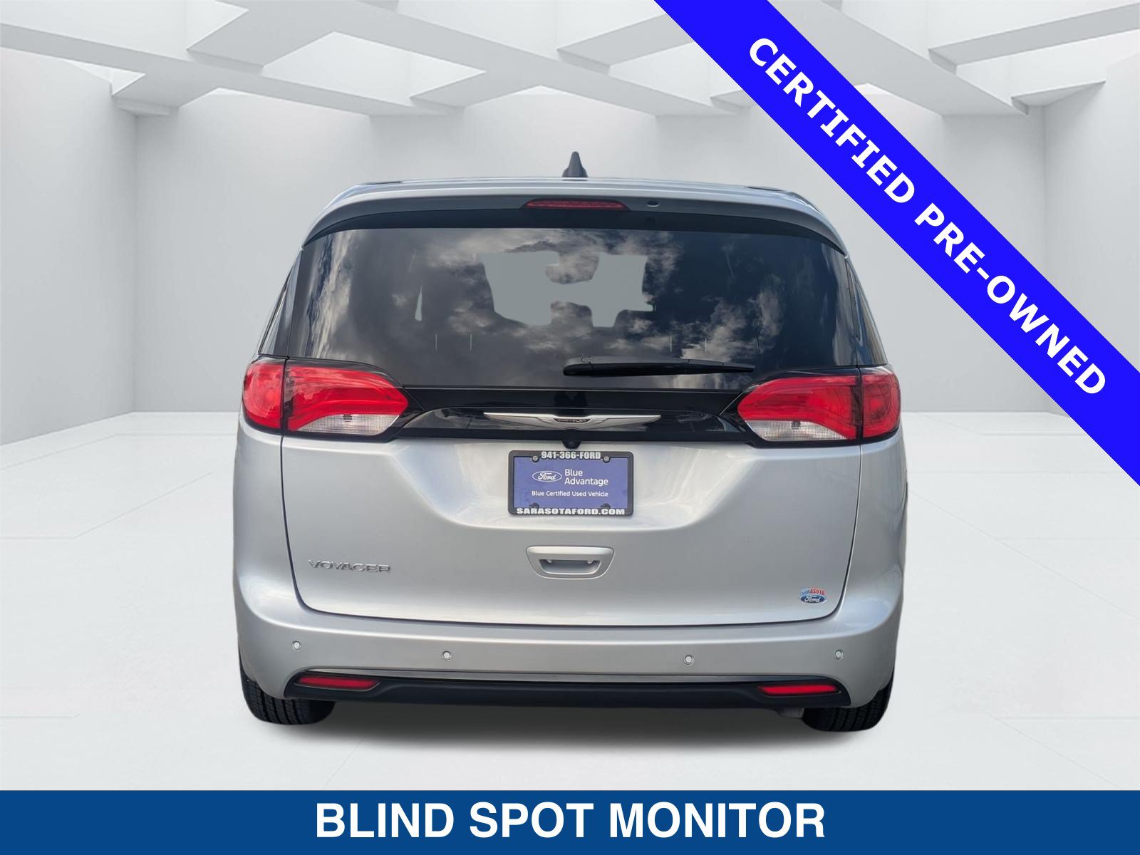 Used 2026 Chrysler Voyager LX FWD image 6