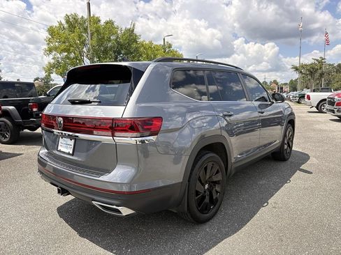Used 2024 Volkswagen Atlas SE w/ Black Wheel Package FWD image 3