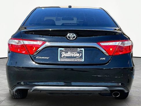 Used 2017 Toyota Camry SE w/ Moonroof Package FWD image 4