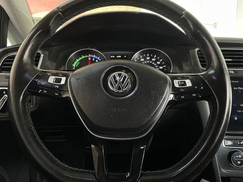 Used 2017 Volkswagen e-Golf SEL Premium image 37