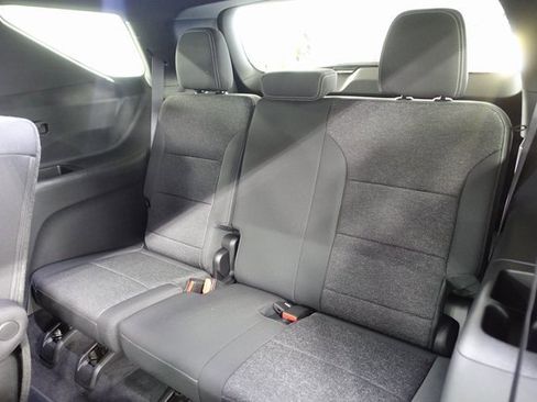 Used 2025 Chevrolet Traverse LT w/ Enhanced Driving Package image 21