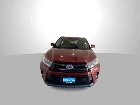 Used 2018 Toyota Highlander SE image 3