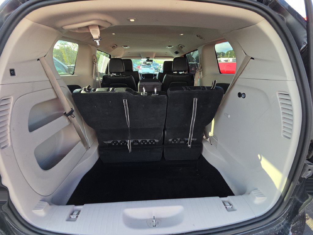 Used 2024 Chrysler Pacifica Touring-L FWD image 15
