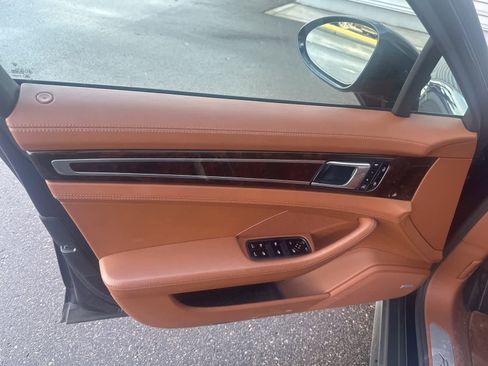 Used 2019 Porsche Panamera 4 image 19