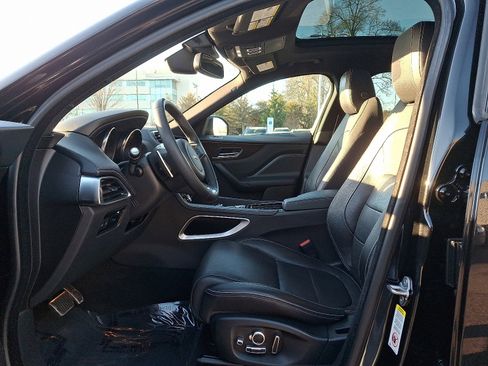 Used 2018 Jaguar F-PACE S image 13