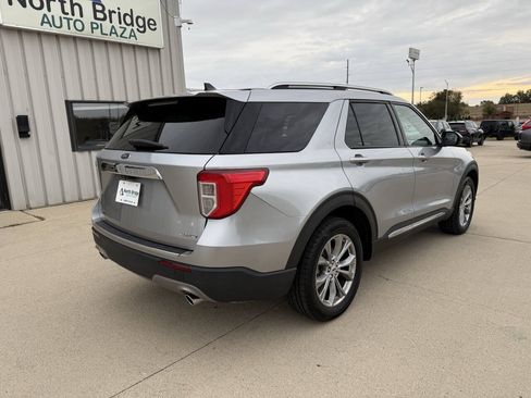 Used 2022 Ford Explorer Limited AWD/4WD image 4