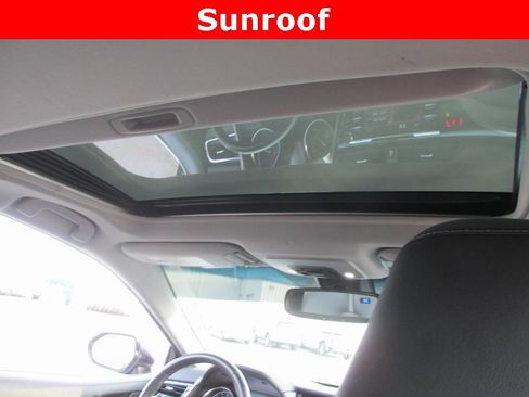 Used 2018 Toyota Camry SE image 11